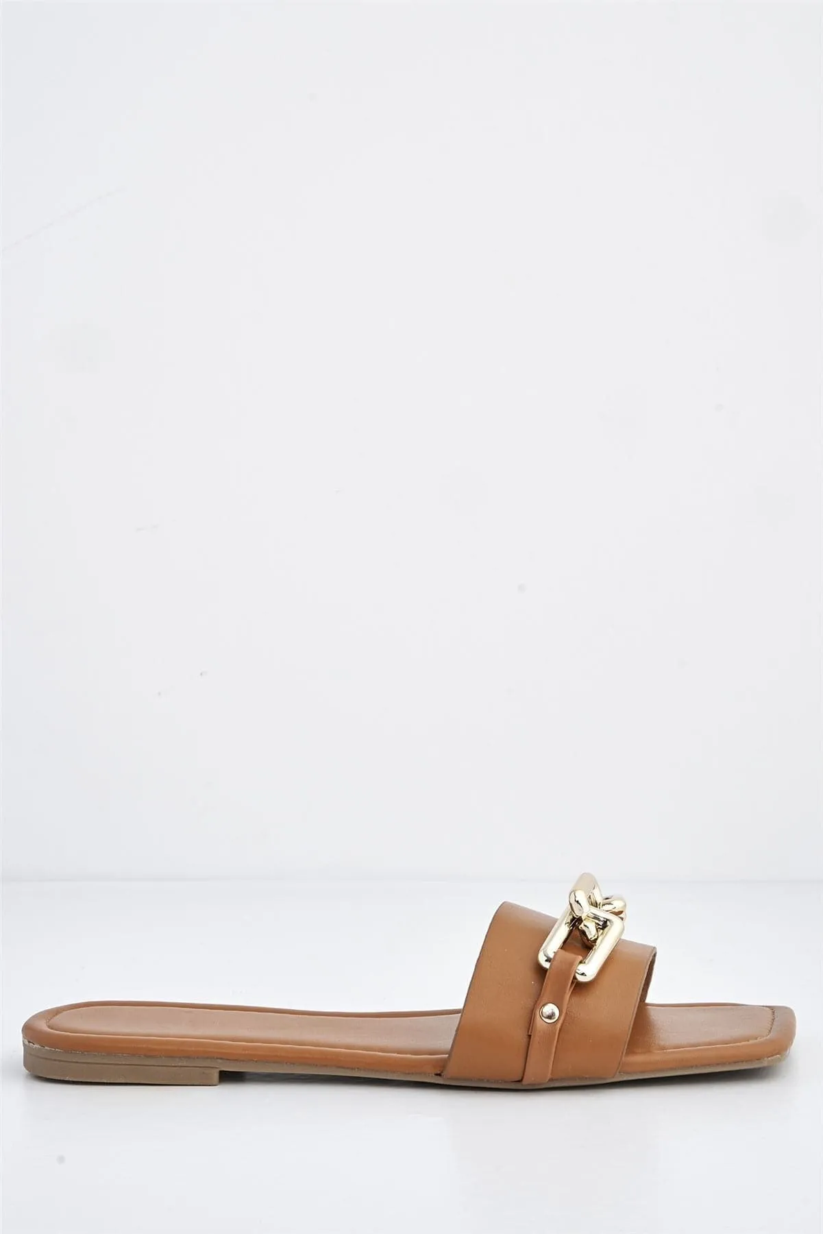 Harlow Statement Chain Flat Sandal in Camel